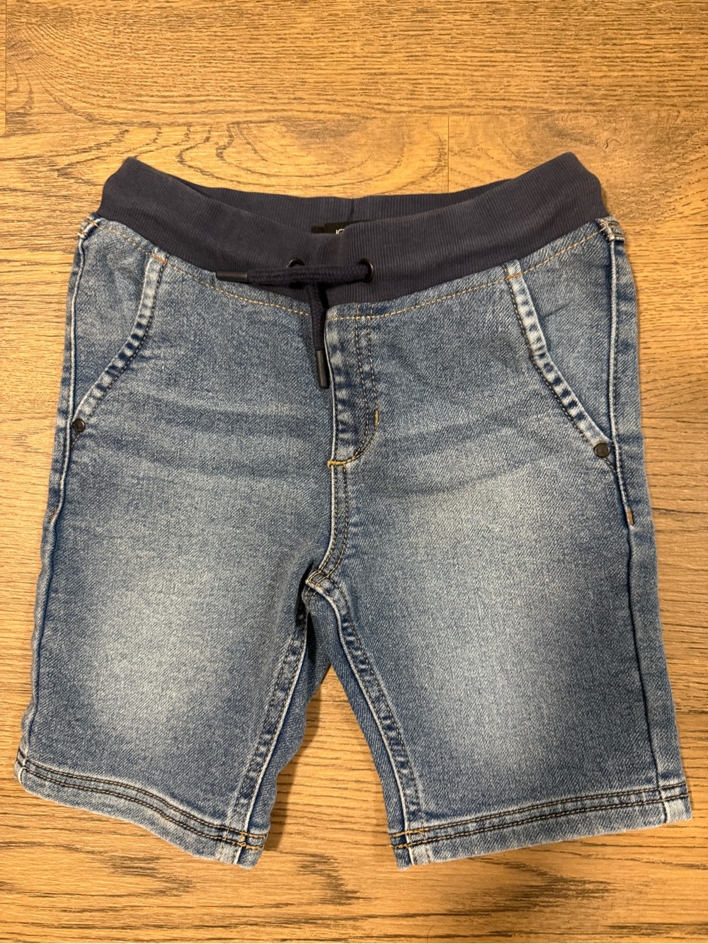 Joe’s Jeans Kids Denim-Look Blue Pull-On Shorts with Navy Waistband - size 7